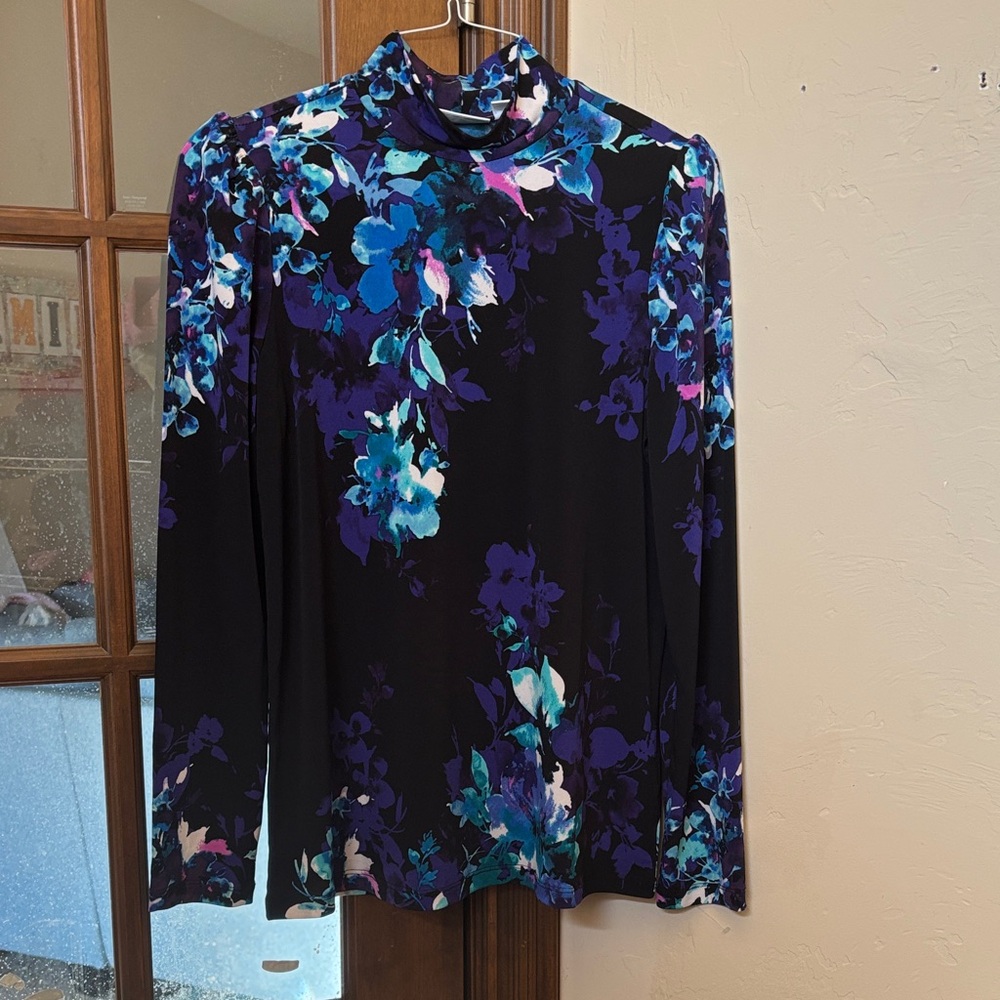 NWOT Susan Graver High Neck Floral Top!  Size Small